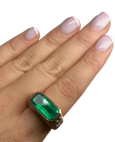 Bague 54 Bague godronnée en or jaune 18K, émeraude et diamants 58 Facettes