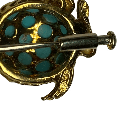 Broche Broche lapin en or jaune 18K avec turquoises et rubis 58 Facettes