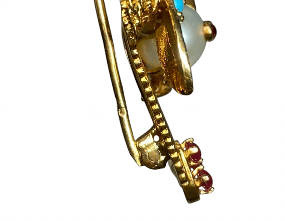 Broche Broche oiseau en or jaune 18K, perle, turquoises et rubis 58 Facettes 240470