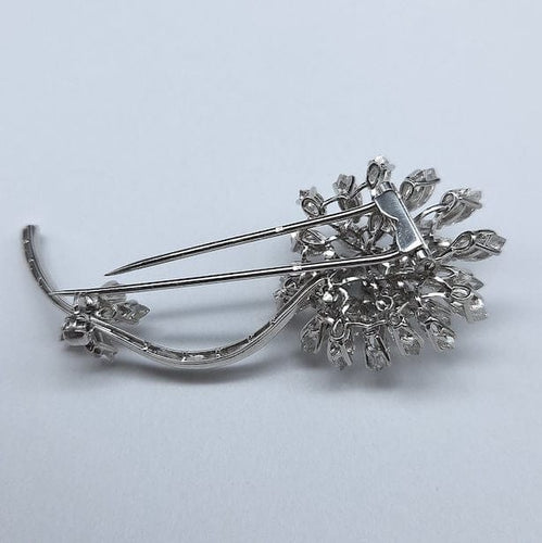 Broche Broche motif floral en platine et diamants 58 Facettes 250194