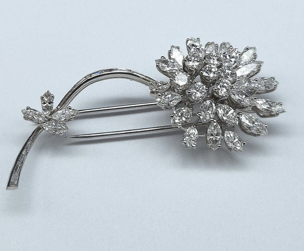 Broche Broche motif floral en platine et diamants 58 Facettes 250194