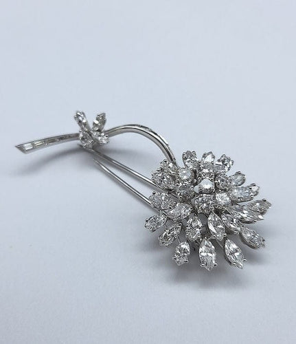 Broche Broche motif floral en platine et diamants 58 Facettes 250194