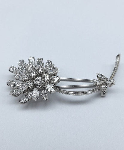 Broche Broche motif floral en platine et diamants 58 Facettes 250194