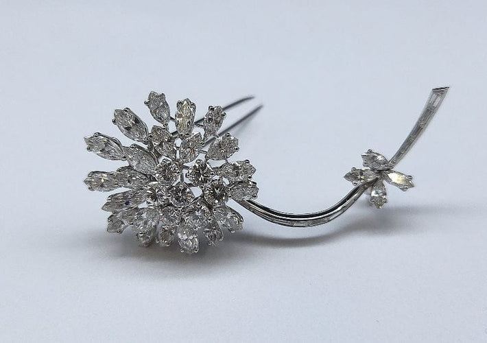 Broche Broche motif floral en platine et diamants 58 Facettes 250194