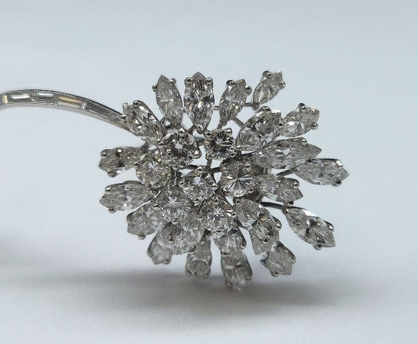 Broche Broche motif floral en platine et diamants 58 Facettes 250194