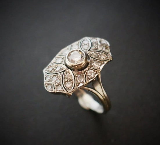 Bague 54 Bague Art déco sertie de diamants en or blanc 18 carats 58 Facettes