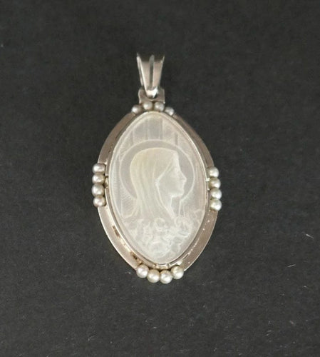 Pendentif Médaille ancienne - Pendentif en or blanc 18 carats, nacre et perles fines 58 Facettes