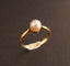 Bague 50 Bague en or jaune 18 carats sertie d’une perle de culture 58 Facettes