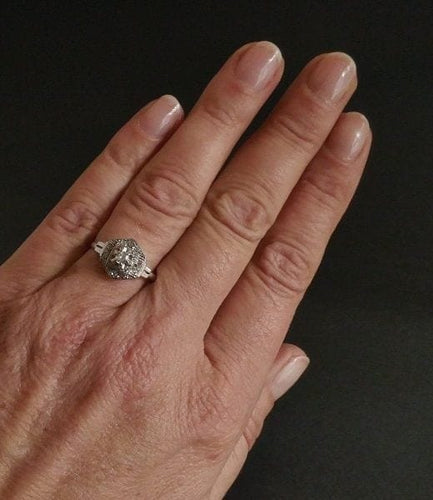 Bague 57 Bague Art déco en or blanc 18 carats et diamants 58 Facettes