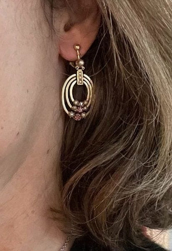 Boucles d'oreilles Boucles d'oreilles clips pendantes en or jaune 18 carats, rubis et perles fines 58 Facettes 1024657
