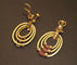 Boucles d'oreilles Boucles d'oreilles clips pendantes en or jaune 18 carats, rubis et perles fines 58 Facettes 1024657