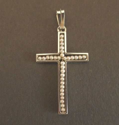 Pendentif Pendentif croix Art déco en or blanc 18 carats et perles fines 58 Facettes 1016209