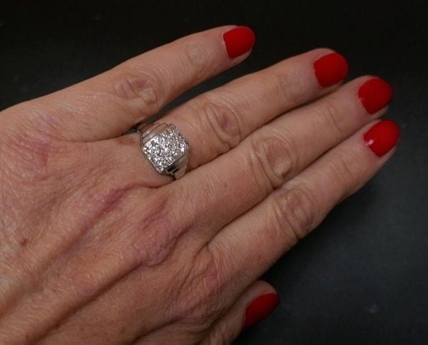 Bague 52 Bague à gradins pavée de diamants en or blanc 18 carats et platine 58 Facettes 901937