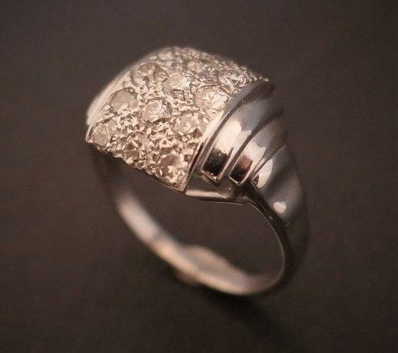 Bague 52 Bague à gradins pavée de diamants en or blanc 18 carats et platine 58 Facettes 901937