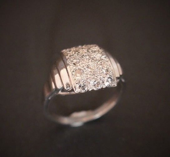 Bague 52 Bague à gradins pavée de diamants en or blanc 18 carats et platine 58 Facettes 901937