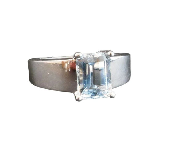 Bague 53 Bague aigue-marine taille émeraude en or blanc 18 carats 58 Facettes C24-05