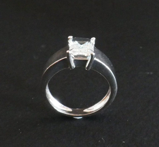 Bague 53 Bague aigue-marine taille émeraude en or blanc 18 carats 58 Facettes C24-05