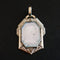 Pendentif Médaille Art déco Vierge en or 18 carats, nacre et diamants 58 Facettes