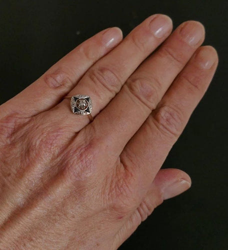 Bague 56 Bague Art déco sertie de diamants et saphirs en or 18 carats 58 Facettes