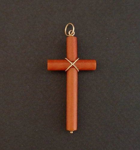 Pendentif Pendentif croix en corail avec bélière en or 58 Facettes 1084375