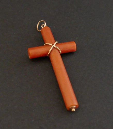 Pendentif Pendentif croix en corail avec bélière en or 58 Facettes 1084375