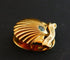 Broche Cartier - Boutonnière coquille Saint-Jacques en or jaune 18 carats et émeraude 58 Facettes