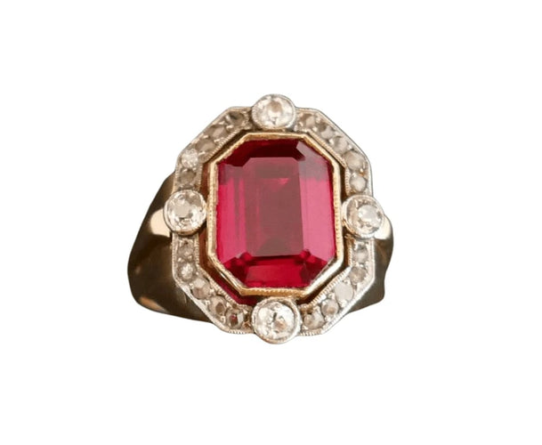 Bague 53.5 Bague chevalière Tank en or avec diamants et pierre rouge 58 Facettes
