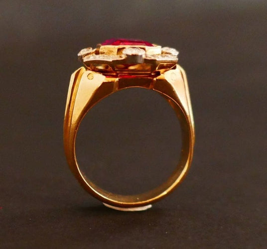 Bague 53.5 Bague chevalière Tank en or avec diamants et pierre rouge 58 Facettes