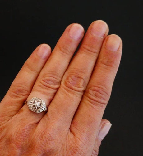 Bague 57 Bague Art déco sertie de diamants en or blanc 18 carats et platine 58 Facettes