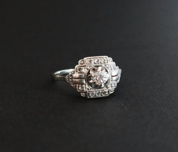Bague 57 Bague Art déco sertie de diamants en or blanc 18 carats et platine 58 Facettes