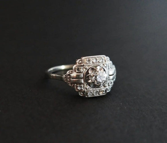 Bague 57 Bague Art déco sertie de diamants en or blanc 18 carats et platine 58 Facettes