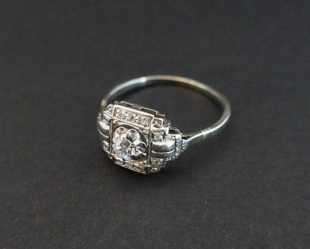 Bague 57 Bague Art déco sertie de diamants en or blanc 18 carats et platine 58 Facettes