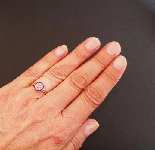 Bague 56 Bague Art déco en or 18 carats avec diamants et rubis calibrés 58 Facettes