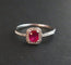 Bague 54 Bague rubis taille émeraude et diamants en or blanc 18 carats 58 Facettes
