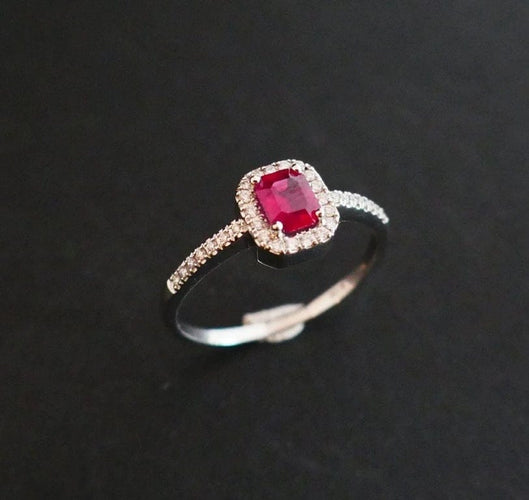 Bague 54 Bague rubis taille émeraude et diamants en or blanc 18 carats 58 Facettes