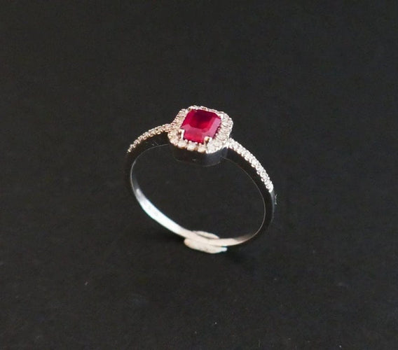 Bague 54 Bague rubis taille émeraude et diamants en or blanc 18 carats 58 Facettes
