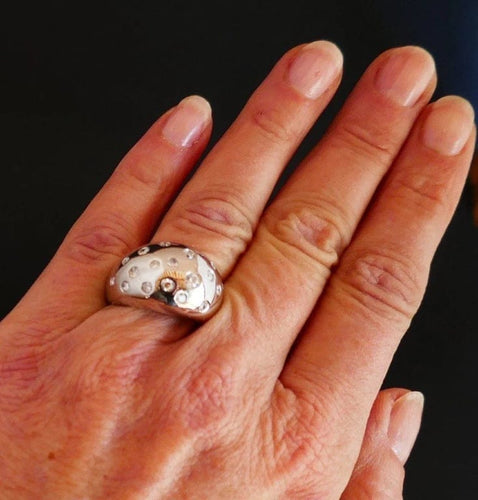 Bague 57.5 Bague boule en or blanc 18 carats et diamants 58 Facettes