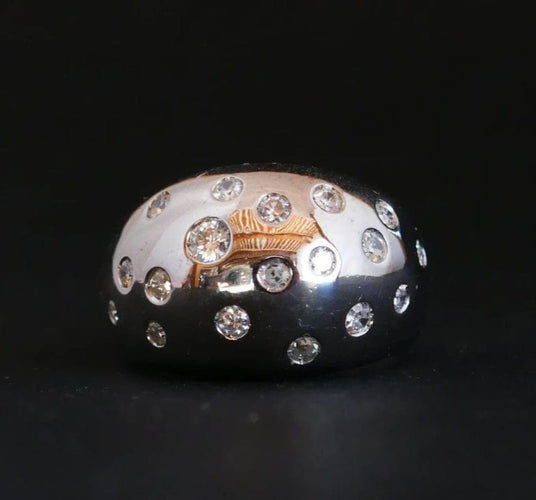 Bague 57.5 Bague boule en or blanc 18 carats et diamants 58 Facettes