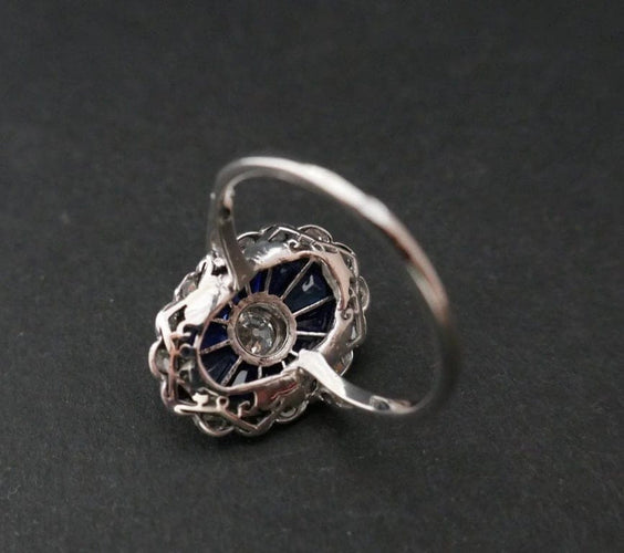 Bague 51.5 Bague Art déco en or blanc 18 carats avec diamants et saphirs 58 Facettes