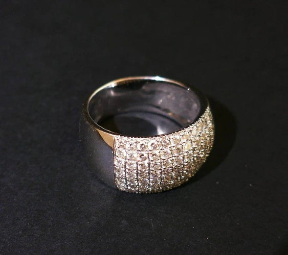 Bague 54 Bague pavée de diamants en or blanc 18 carats 58 Facettes