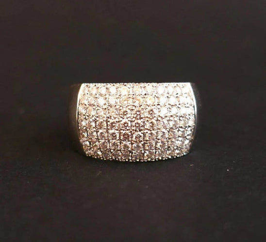 Bague 54 Bague pavée de diamants en or blanc 18 carats 58 Facettes