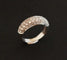 Bague 54.5 Bague pavée de diamants en or blanc 18 carats 58 Facettes