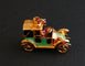 Pendentif Pendentif breloque voiture émaillée en or jaune 18 carats 58 Facettes