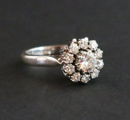 Bague 53 Bague marguerite - Diamants en or blanc 18 carats 58 Facettes