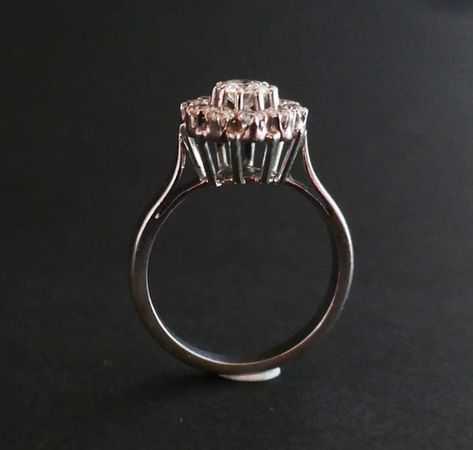 Bague 53 Bague marguerite - Diamants en or blanc 18 carats 58 Facettes