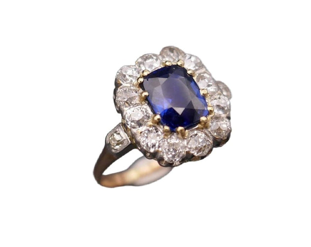 Bague 53 Bague ancienne saphir coussin et diamants en or jaune 18 carats et platine 58 Facettes C31-07