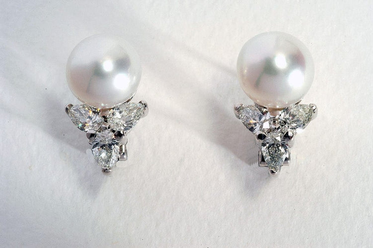 Boucles d'oreilles Boucles d'oreilles en or blanc 18 carats avec perles australiennes et diamants 58 Facettes MG-201144