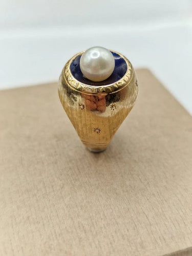 Bague 49.5 Bague chevalière en or jaune 18 carats avec perle et émail 58 Facettes