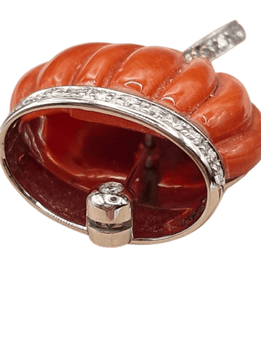 Pendentif Pendentif cloche en or blanc 18 carats avec diamants et corail 58 Facettes