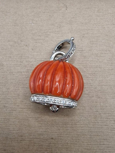 Pendentif Pendentif cloche en or blanc 18 carats avec diamants et corail 58 Facettes